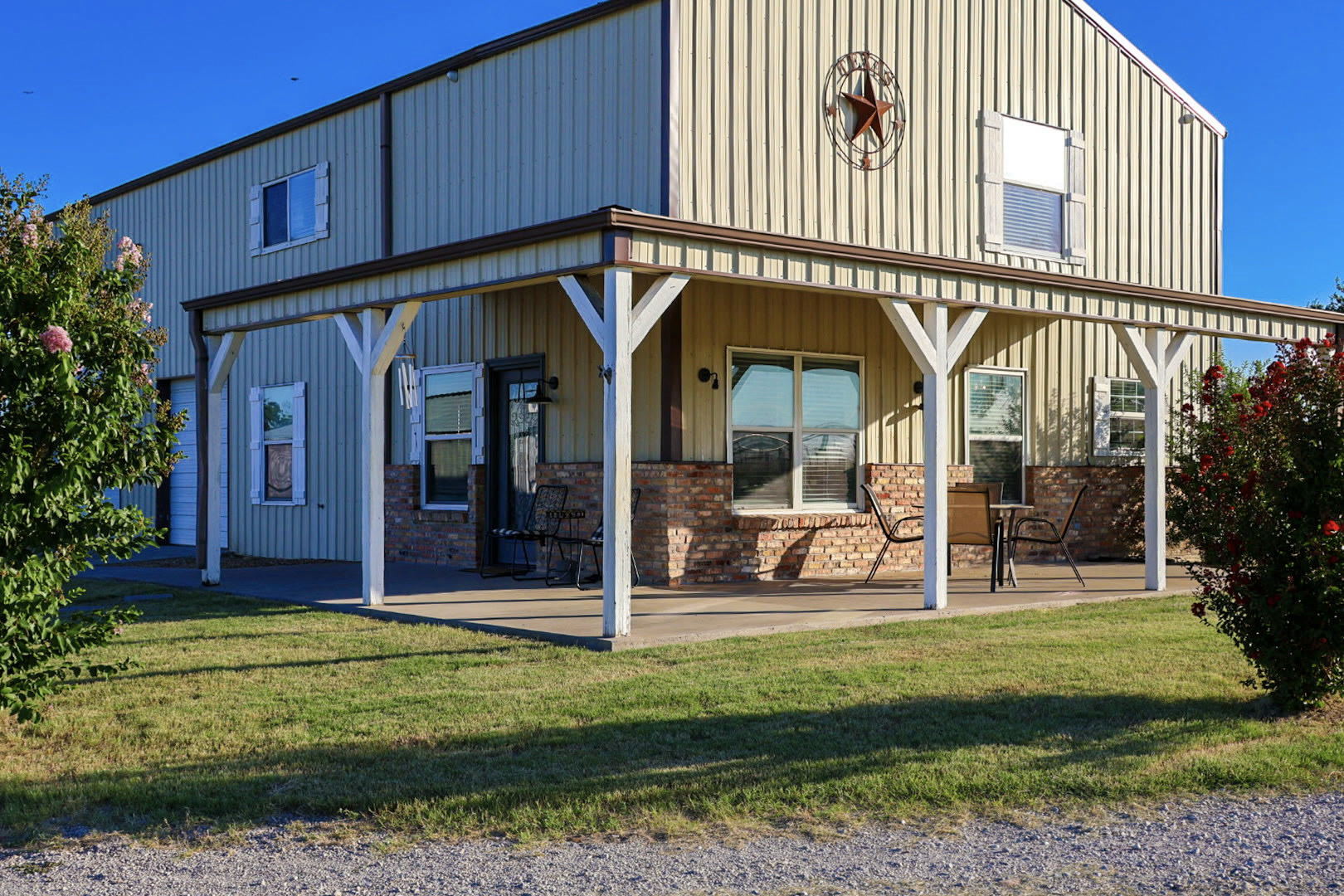 The two-storey ranch house near Dallas with a covered porch, where guests stay for the weekend